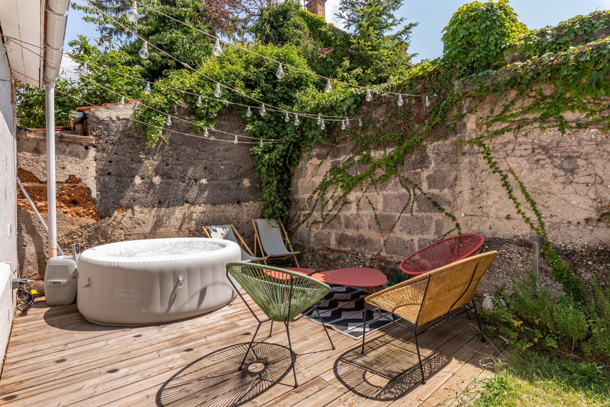 La Villa Sassolini Avec Jacuzzi Лион Екстериор снимка