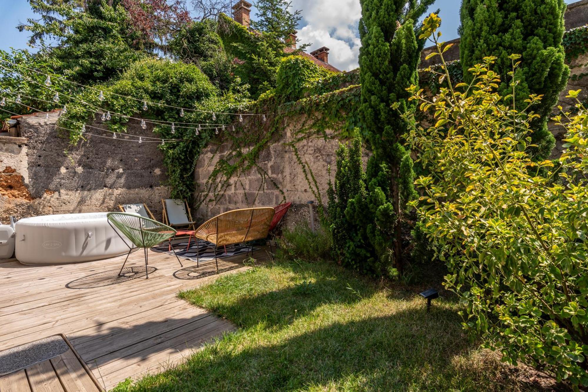 La Villa Sassolini Avec Jacuzzi Лион Екстериор снимка